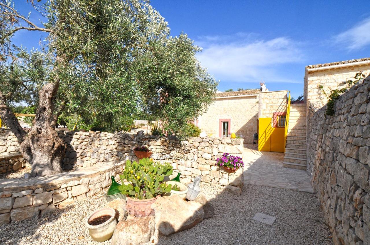 Casa Farlisa, Antico Baglio Con Piscina Villa Scicli Bagian luar foto